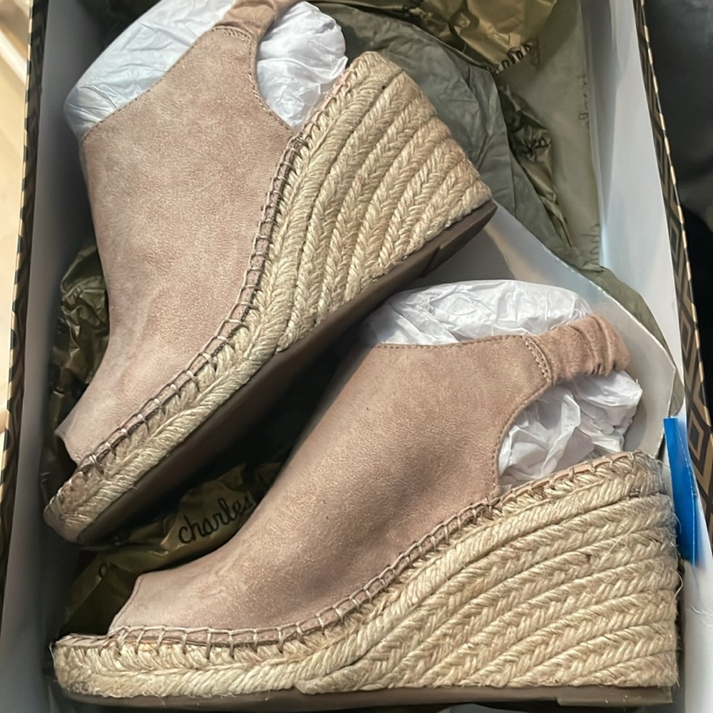 Charles by Charles David Najda Tan Wedge Sandals – Size 6M NIB - Picture 7 of 16